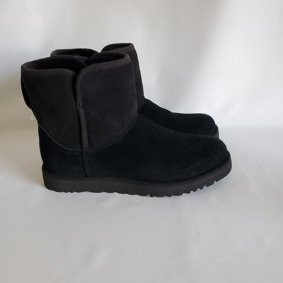 UGG size 5 Ankle boots - Picture 3 of 8